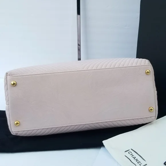 Extra pics for CHANEL Gorgeous blush Pink CC Logo V Stitch Chain Shoulder bag - Picture 14 of 16